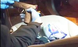 Ruhsatsız tabanca için aracına gizli bölme yapmış