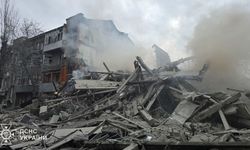 Rusya, Harkov'da 5 katlı binayı vurdu: en az 25 yaralı