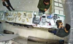 Sahte bilezikleri verip pazarlıkla fazla altın almak isterken yakalandı