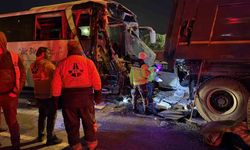 Sakarya TEM Otoyolu'nda feci kaza: 1 ölü, 19 yaralı