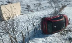 Samsun'da otomobil tarlaya yuvarlandı: 3 yaralı