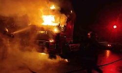 Şanlıurfa'da seyir halindeki tır alev topuna döndü