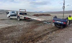 Şarampole devrilen otomobilde 2 kişi yaralandı