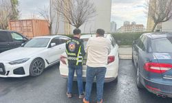 Servis sürücüsü trafikte sinirlendi, kafa atarak taksinin camını kırdı