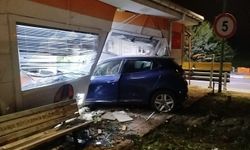 Silivri'de akollü sürücü kantar binasına çarptı: 1 ölü