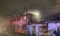 Sobadan çıkan yangın evi küle çevirdi: 2 kişi dumandan etkilendi