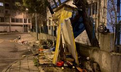 Tekirdağ'da kamyonet taksi durağına daldı, olay yerini terk etti: O anlar kamerada