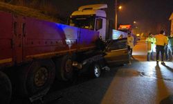 Tofaş Tır'a ok gibi saplandı: 1'i ağır 2 yaralı