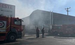 Yalıtım malzemesi bulunan depoda yangın paniği