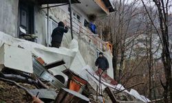 Zonguldak'ta korkutan heyelan: 8 kişilik aile tahliye edildi