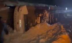 Otobüs buzlu yoldan şarampole yuvarlandı
