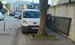 Bursa İl Emniyet Müdürlüğü Önünde Kaldırım İhlali Tepki Çekiyor