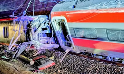Hızlı trenler raydan çıktı! Çok sayıda ölü ve yaralı var