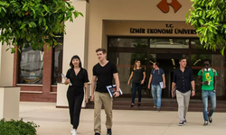 Üniversitede kız öğrencilerin görüntülerini oylamaya açtılar