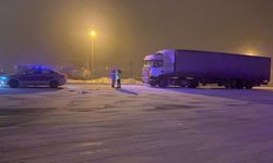 Kars-Ardahan kara yolu ağır tonajlı araç trafiğine kapatıldı