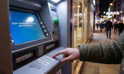 Bir Banka Çalışanı, ATM'den Para Çektikten Sonra Dolandırılmamak İçin Hangi Tuşa Basılması Gerektiğini Söyledi