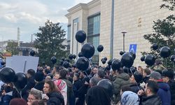 Atış Yapı mağdurları büyükşehir önünde: Söz değil, çözüm istiyoruz