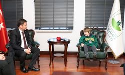 DMD Hastası Yağız Efe’ye Başkan Aydın’dan destek