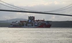 "Yıldırım" Çanakkale Boğazı'ndan geçti