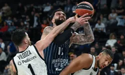 Anadolu Efes, Virtus Bologna'yı 31 sayı farkla devirdi