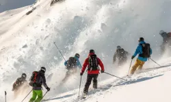 Çığ felaketinde 8 kayakçı hayatını kaybetti, 1 kayakçı kayıp