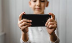 16 yaşın altındaki çocukların sosyal paylaşım ağlarına erişimini yasaklayacak