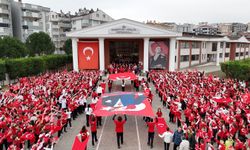 Bursa'da yer gök kırmızı beyaz