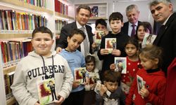 Bursa'da yeni gezici kütüphane vatandaşlarla buluştu