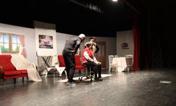 Öğretmenlerin sahnelediği "İdeal Aile Reçetesi-2" oyunu ilgi gördü