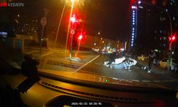 Kırmızı ışıkta yola atlayıp şınav çektiler