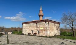 Uluabat Gölü'nün suları 625 yıllık camiyi tehdit ediyor