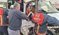 Adıyaman'da tır ile minibüs çarpıştı: 7 yaralı