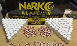 Alaşehir'de araçta binlerce sentetik ecza ele geçti: 2 tutuklama