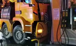 Aydın'da vinç akaryakıt istasyonuna daldı