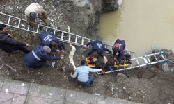 Bisikletiyle ırmağa düşen vatandaş kurtarıldı