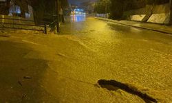 Bodrum sağanak yağışa teslim oldu: Yollar göle döndü, evleri su bastı