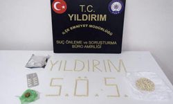 Bursa'da zehir tacirleri böyle yakalandı. Zulalanan uyuşturucuları polis tek tek buldu