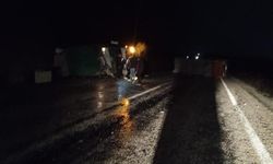 Çanakkale'de itfaiye aracı, yardım için gittiği tıra çarptı