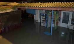 Çanakkale'de Sarıçay taştı, iş yerleri sular altında kaldı