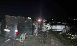 Diyarbakır'da iki otomobilin çarpıştığı kazada ölü sayısı 5'e yükseldi
