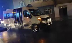 Diyarbakır'da ticari taksi ile yolcu minibüsü çarpıştı: 3 yaralı