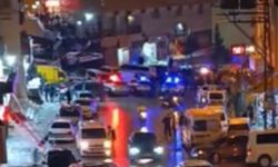 Düğün salonu önünde silahlı saldırıya uğrayan genç ağır yaralandı