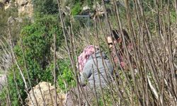 Engelli oğlu için falezlere çıktı, 2 saatte ikna edildi