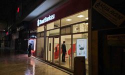 Fatih'te banka soygunu: Kaçarken çaldığı parayı düşürdü