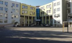 Kadın öğretmen ve okul müdürüne saldırı girişimi