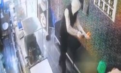 Gaziantep'te silahlı, maskeli ve biber gazlı kuyumcu soygunu kamerada