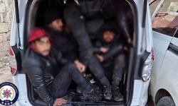 Göçmenleri tıka basa taşırken yakayı ele veren insan kaçakçısı tutuklandı