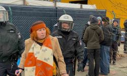 Hamburg'da ağaç kesimine karşı nöbet tutan eylemcilere polis müdahalesi