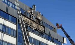 İş merkezinin dış cephesinde yangın çıktı