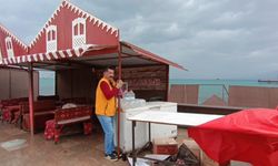 İskenderun Belediyesi'nin Ramazan çadırları fırtınaya dayanamadı, o anlar kamerada